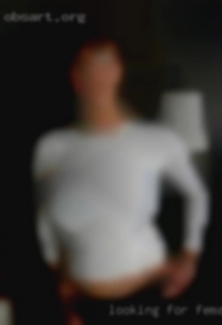 Looking for a females from Carthage woman to pleasure.